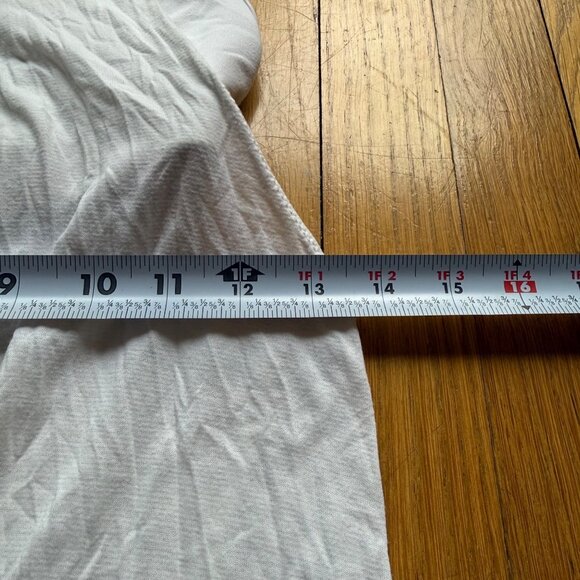 Lululemon Size 2 White Practice Freely Activewear Tank Top with Built-In Bra - Picture 7 of 12